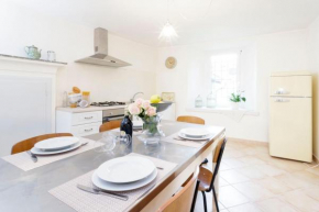 Гостиница Rose Suite Apartments  Ропполо